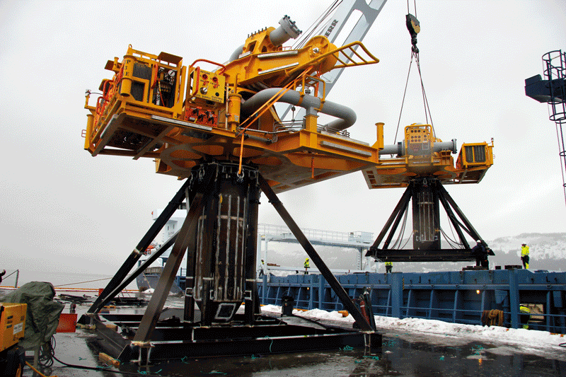 Figur 13.1 Lasting av to offshore lastesystemer til bruk på Hiberniafeltet utenfor Canadas østkyst. Produsent er Miras AS, Nord-Norges største verkstedskonsern, som har sine verkstedslokaler i Mo Industripark i Nordland.