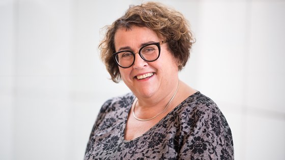 Eanadoallo- ja biebmoministtar Olaug V. Bollestad.