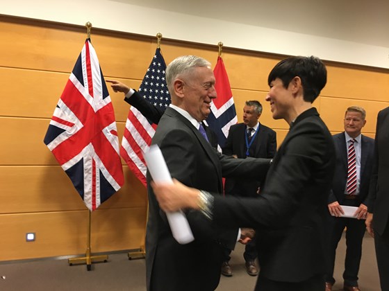 USAs forsvarsminister James Mattis møtte Ine Eriksen Søreide på forsvarsministermøtet 29. juni i NATO. USAs forsvarsminister James Mattis møtte Ine Eriksen Søreide på forsvarsministermøtet 29. juni i NATO.