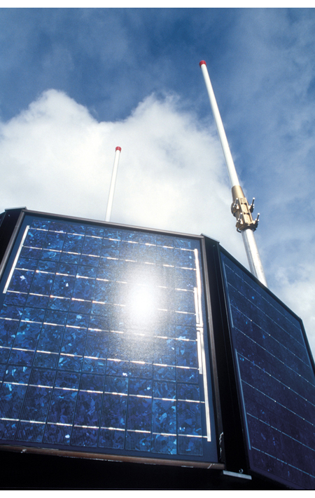 Figur 12.2 Fornybar energi, solcellepanel på linkstasjon i Oppdal, Sør-Trøndelag