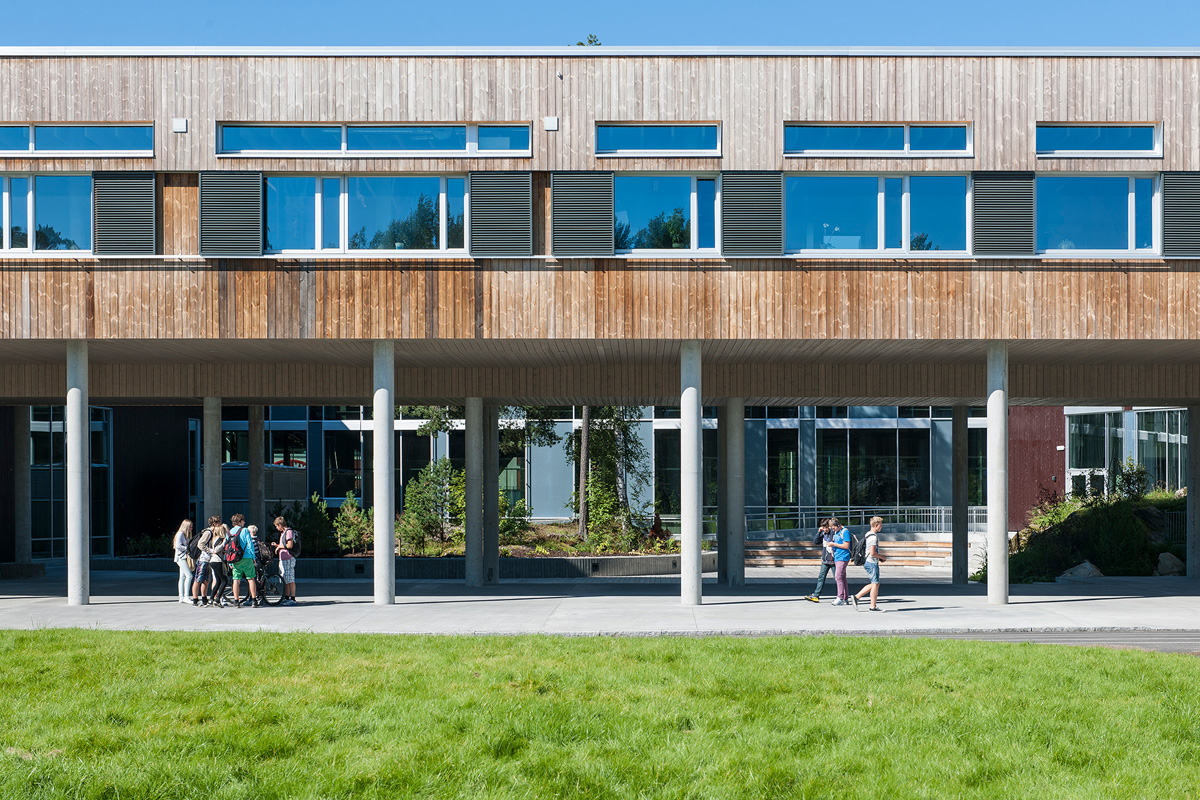 Figur 4.15 Tangenten på Nesodden er eit fleirbruksbygg med ungdomsskule, kulturskule, folkebibliotek, kommuneadministrasjon, helsestasjon og kulturlokale. Arkitekt: Ratio arkitekter.