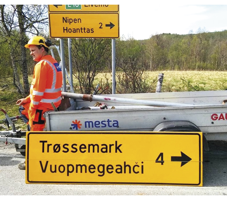 Figur 20.4 Skilt settes opp