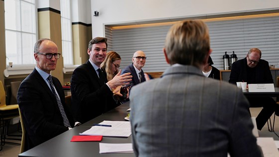 Bilde av Henrik Asheim i møte med NTNU og HiMolde i Trondheim