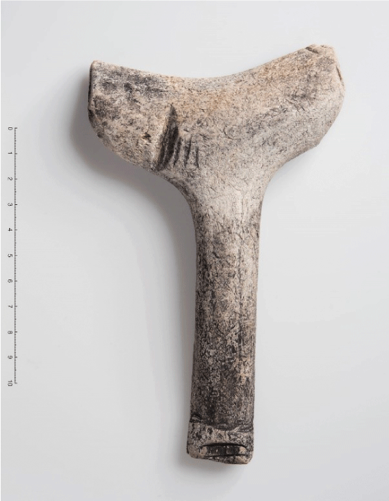 Figur 6.5 Mulig skinnskrape tilvirket av reinsdyrhorn, ulovlig utgravd fra automatisk fredet lokalitet i Norge, og deretter utført til Nederland.