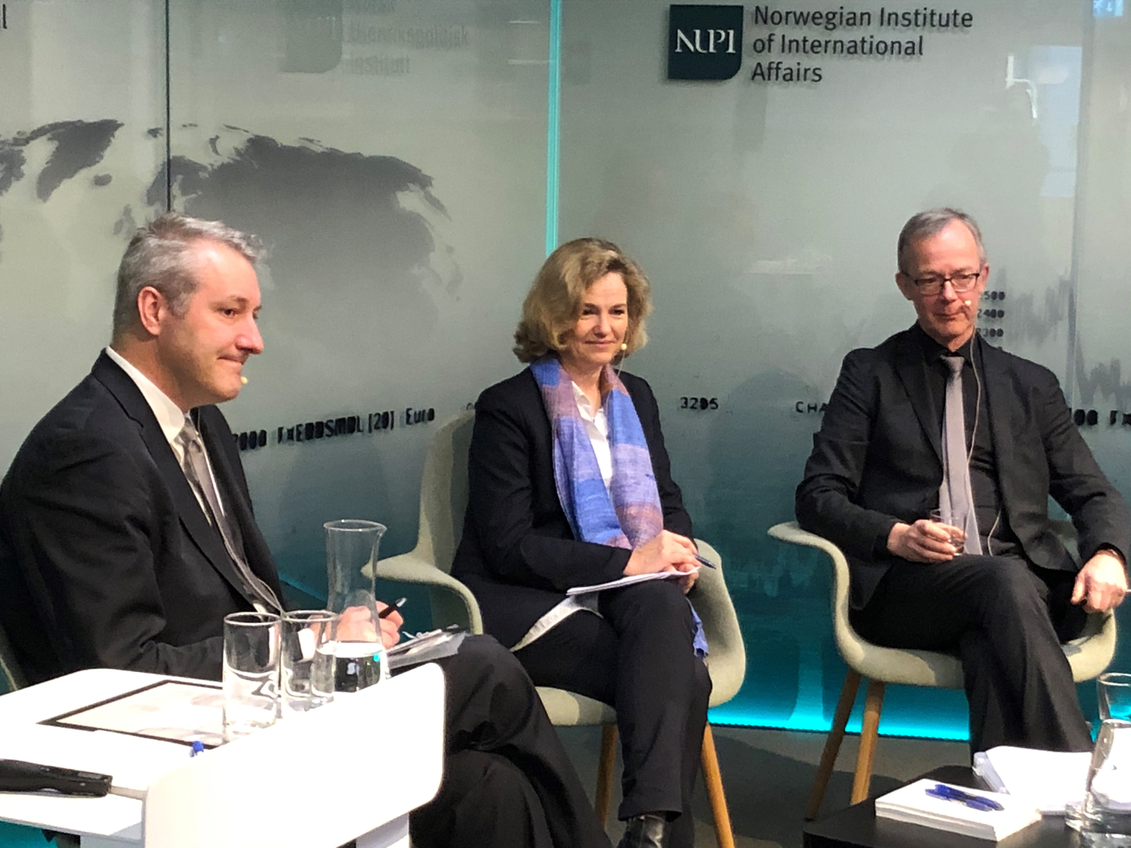 Chad P. Brown, Institute for International Economics (PIIE), Katja Nordgaard, ekspedisjonssjef i Utenriksdepartementet og Arne Melchior, seniorforsker ved NUPI. 