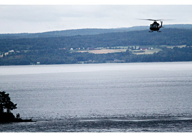 Figur 12.3 Militært helikopter over øya i søk.