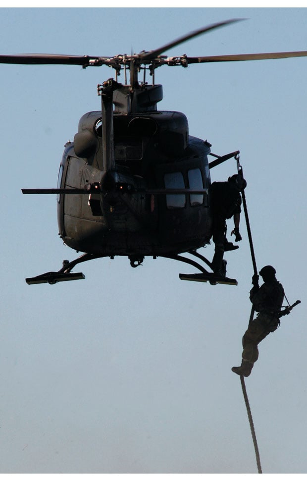 Figur 14.4 Beredskapstroppen og Forsvarets spesialkommando (BST) benytter begge Forsvarets helikopter.
