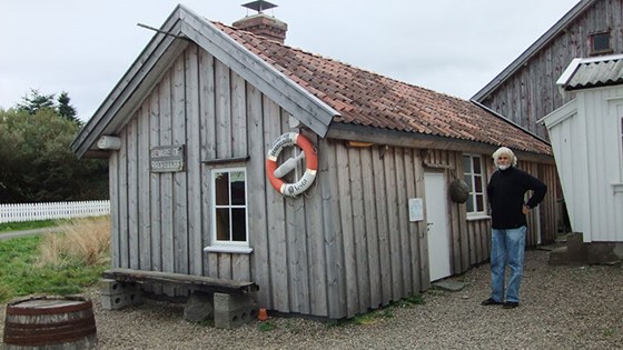 Det gamle bryggerhuset på Jøllestø på Vest-Lista ble fullt restaurert i 2012. Nå skal det brukes av innbyggerne til kurs, baking og fellesaktiviteter. Bildene viser bryggerhuset før og etter restaurering.