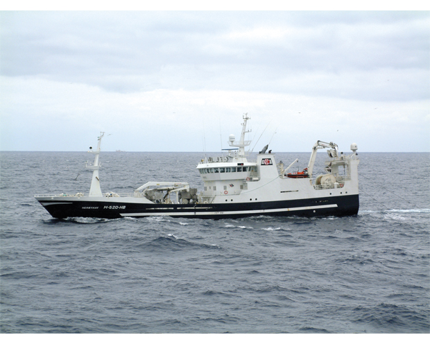 Figur 5.7 Mange viktige fiskerier i norske farvann – tråleren «Herøyhav» under kolmulefiske.