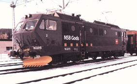 Figur 5.1 Lokomotiv El 16 nr. 2215 i tog 5781