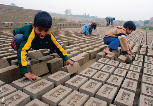 Figure 3.4 Children working at a brick manufacturing plant in Peru on
the World Day Against Child Labour, 12 June 2008.