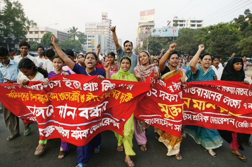 Figure 7.3 Textile workers in Bangladesh protest against the killing of
several demonstrators by the police during a demonstration to demand
payment of statutory holiday pay.