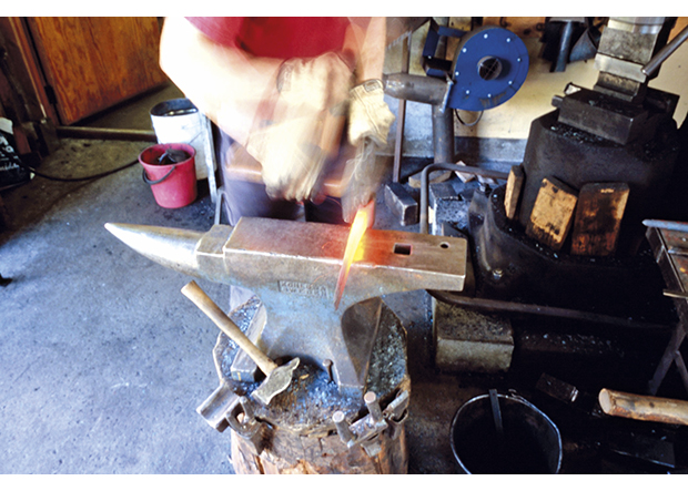 Figur 4.10 Smed i arbeid