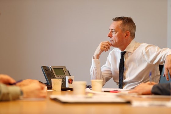 Forsvarsminister Frank Bakke-Jensen i telefonkonferanse