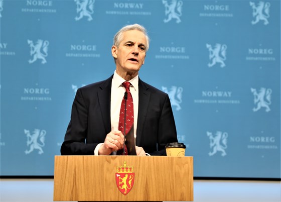 Jonas Gahr Støre på pressekonferanse om tiltak knyttet til krigen i Ukraina