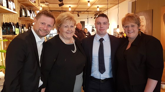 Statsminister Erna Solberg, Trine Skei Grande og Bent Høie Kenneth Arctander Johansen fra Rusmisbrukernes Interesseorganisasjon