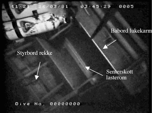 Figur 5.4 Dykker i arbeid med å feste løftebjelke under
første hevingsforsøk 26. mars 1981