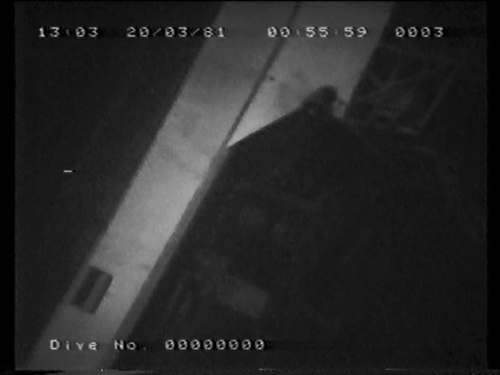 Figur 6.8 Stillbilde av mørk flekk på babord trålbakk.