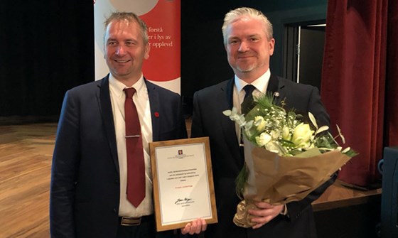 Staatetjaelije Alf Erik Andersen (garrahbealesne) baalhkam vedti fylhkeålmese Nordlandesne, Tom Cato Karlsen, RVTS Åarjelen konferaansesne ektiebarkoen jïh iktedimmien bïjre barkosne vædtsoesvoeten vööste lïhke ektiedimmine Kristiansandesne daan biejjien.