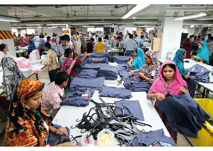Figur 5.6 Bangladesh. Tekstilarbeidere i arbeid.