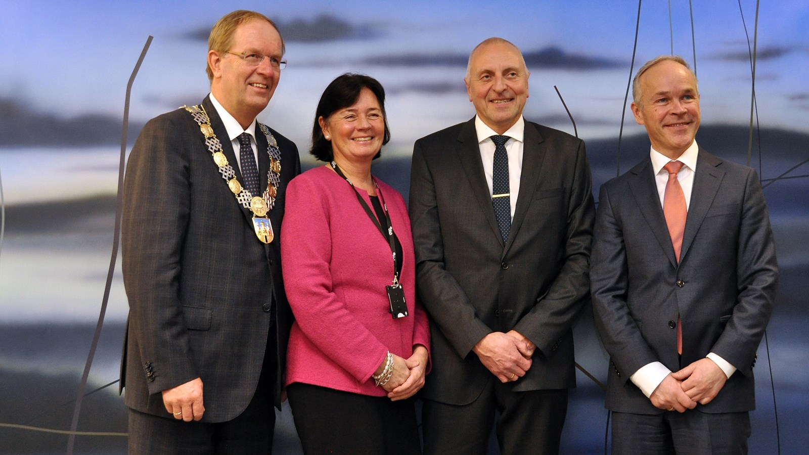 Det nye Valgdirektoratet åpnet fredag 29. januar. Fra venstre: Tønsberg-ordfører Petter Berg, DSB-direktør Cecilie Daae, valgdirektør Bjørn Berg og kommunal- og moderniseringsminister Jan Tore Sanner. 