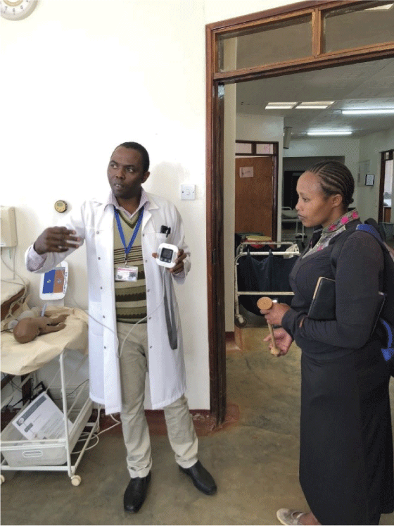 Figur 5.3 Testing og opplæring i bruk av Moyo ved Haydom Lutheran Hospital i Tanzania.