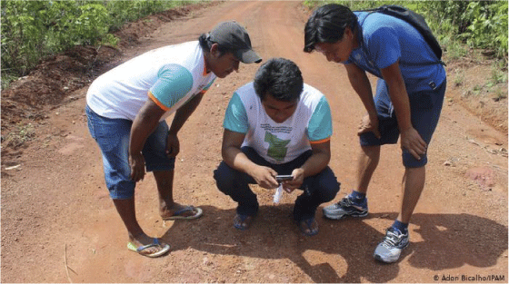 Figur 5.6 Urfolksgrupper i Brasil bruker mobilen for å beskytte skogen