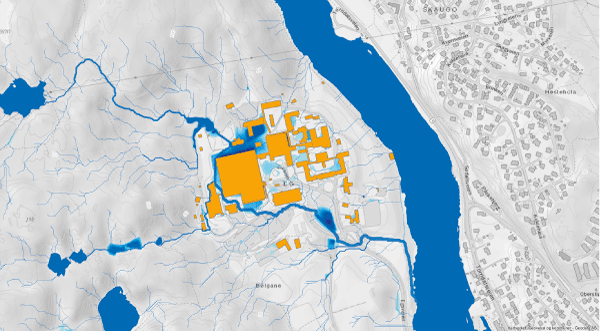 Figur 3.12 Kartet viser avrenningslinjer og lavpunkt for området rundt sykehuset i Kristiansand