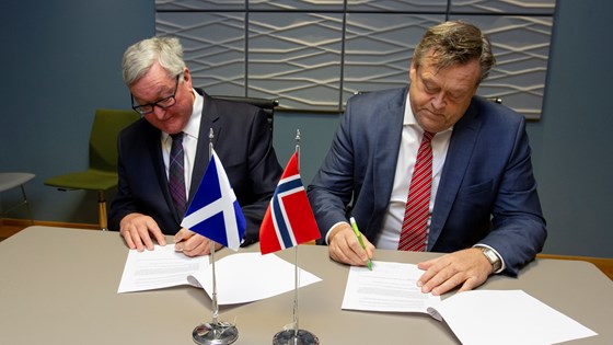 Skottlands fiskeriminister Fergus Ewing og fiskeri- og sjømatminister Harald T. Nesvik.