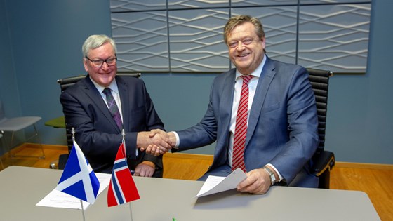 Skottlands fiskeriminister Fergus Ewing og fiskeri- og sjømatminister Harald T. Nesvik.