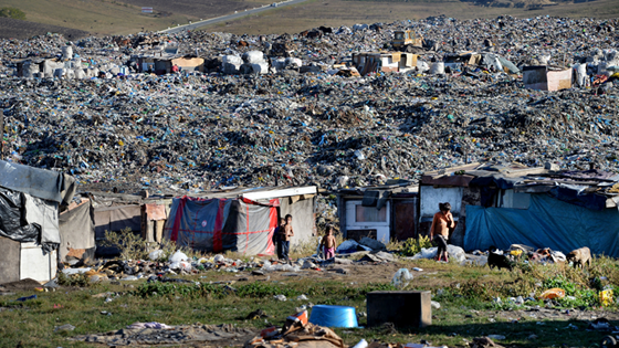 The Pata Rata rubbish dump outside the city of Cluj in Romania will close in 2015. Funding from the Norway Grants has been allocated to provide people living on the dump with housing, education and other social services. Photo: Jens Petter Søraa, Adresseavisen. The Pata Rata rubbish dump outside the city of Cluj in Romania will close in 2015. Funding from the Norway Grants has been allocated to provide people living on the dump with housing, education and other social services. Photo: Jens Petter Søraa, Adresseavisen.
