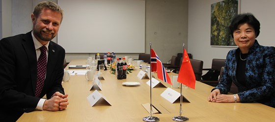 Kinas visehelseminister Cui Li besøker Norge torsdag for å diskutere norsk-kinesisk helsesamarbeid med helse- og omsorgsminister Bent Høie.