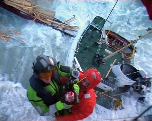 Figur 4.1 En dramatisk redningsaksjon i desember 2007 hvor den norske
330-skavdronen berget 12 russiske sjøfolk i havsnød