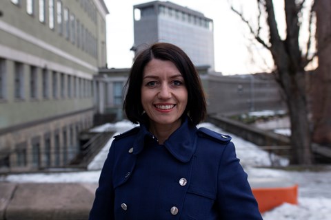 Portettbilde av Guro Angell Gimse, tatt utendørs