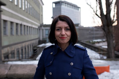 Portettbilde av Guro Angell Gimse, tatt utendørs