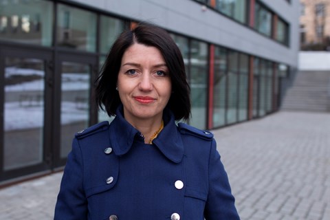 Portettbilde av Guro Angell Gimse, tatt utendørs