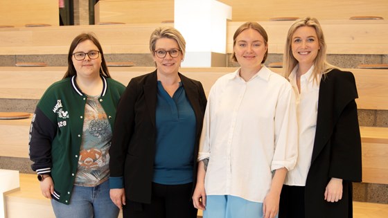Oppstilt bilde. Fra venstre: Marine Antonsen i Mental Helse Ungdom, arbeids- og inkluderingsminister Marte Mjøs Persen, Maren Fuglesang i Unge funksjonshemmede og Heidi Engelkor i Ung kreft