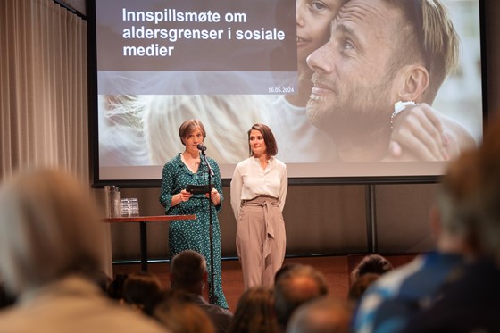 Barne- og familieminister Kjersti Toppe (Sp) og kunnskapsminister Kari Nessa Nordtun (Ap) under innspelsmøte om aldersgrense i sosiale medium.