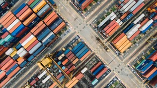 Foto: Chuttersnap/Unsplash Varecontainere sett fra luften