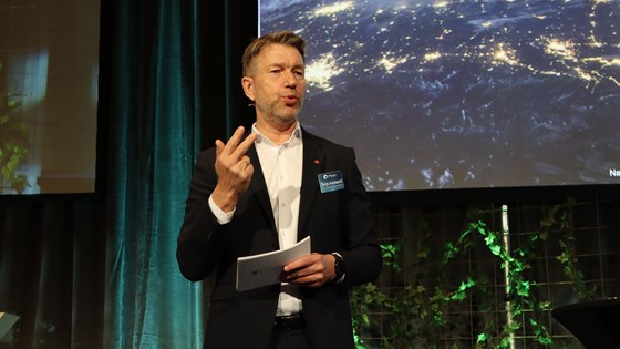 Bildet kan brukes fritt mot kreditering. Terje Aasland på talestolen til Offshore Strategikonferansen.