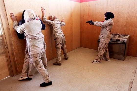 Kvinnelige soldater i CRU-styrken i Kabul, Afghanistan. Kvinnelige soldater i CRU-styrken i Kabul, Afghanistan.