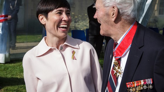 Bildet er fra 2014 hvor 70-årsjubileet for D-dagen ble markert i Normandie. Bildet viser forsvarsminister Ine Eriksen Søreide da i samtale med Wilhelm Mohr. Bildet er fra 2014 hvor 70-årsjubileet for D-dagen ble markert i Normandie. Bildet viser forsvarsminister Ine Eriksen Søreide da i samtale med Wilhelm Mohr.
