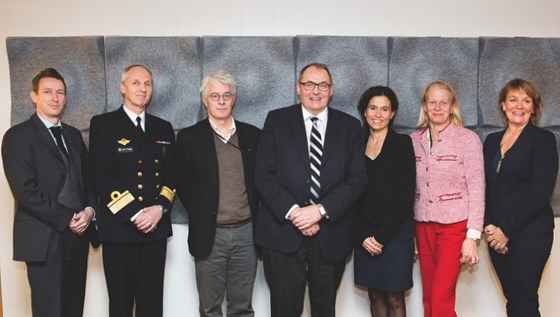 Ekspertgruppen. Fra venstre: Asle Toje, Trond Grytting, Alf Håkon Hoel, Rolf Tamnes (leder), Julie Wilhelmsen, Janne Haaland Matlary og Kate Hansen Bundt. Ekspertgruppen. Fra venstre: Asle Toje, Trond Grytting, Alf Håkon Hoel, Rolf Tamnes (leder), Julie Wilhelmsen, Janne Haaland Matlary og Kate Hansen Bundt.