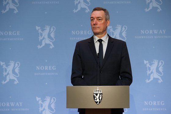 Fremleggelsen av FOKUS 2021. Forsvarsminister Frank Bakke-Jensen på pressekonferansen.