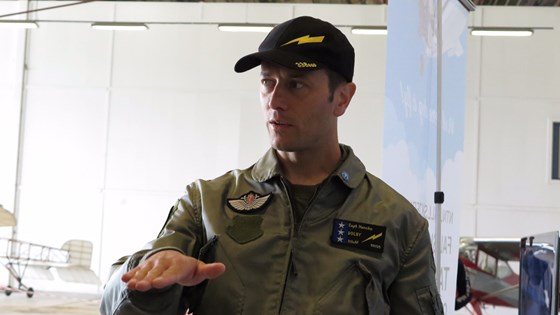 Kaptein Morten Hanche på Værnes Air Show, 2014