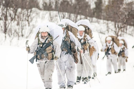 Illustrasjonsbilde - forsvarsbudsjettet 2021 - snømarsj i Finnmark