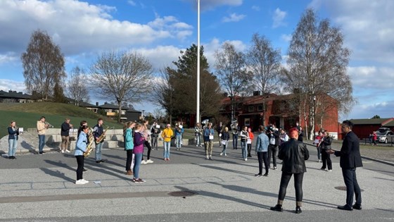 Voksen skole musikkorps under uteøvelse ved Bogstad skole i Oslo