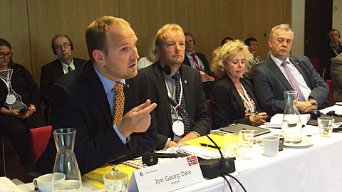På Nordisk ministerråd. F.v: Landbruks- og matminister Jon Georg Dale, Norge. Statssekretær Terje Halleland, Landbruks-og matdepartementet, Norge. Anna Tofftén, departementsråd, Næringsdepartementet, Sverige og Sven-Erik Bucht, landsbygdsminister, Næringsdepartementet, Sverige. 