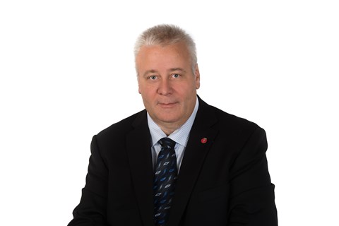 Eanadoallo- ja biebmoministtar Bård Hoksrud