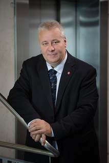 Eanadoallo- ja biebmoministtar Bård Hoksrud. 